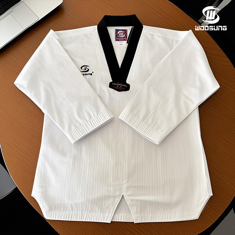 Taekwondo uniforma se sítí